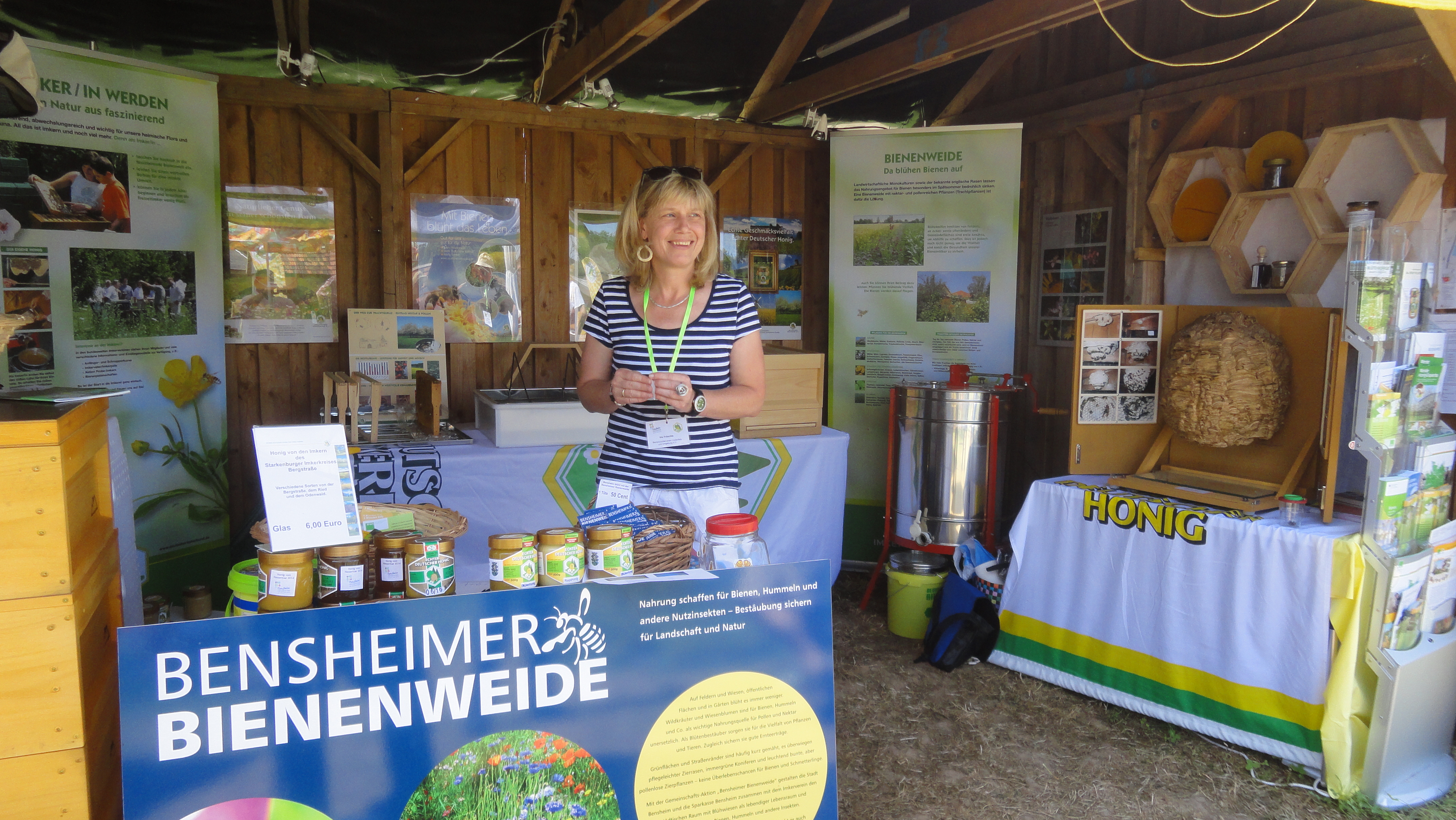 Infostand des „Bienenzüchterverein Bensheim u. Umgebung“ beim Hessentag 2014 i